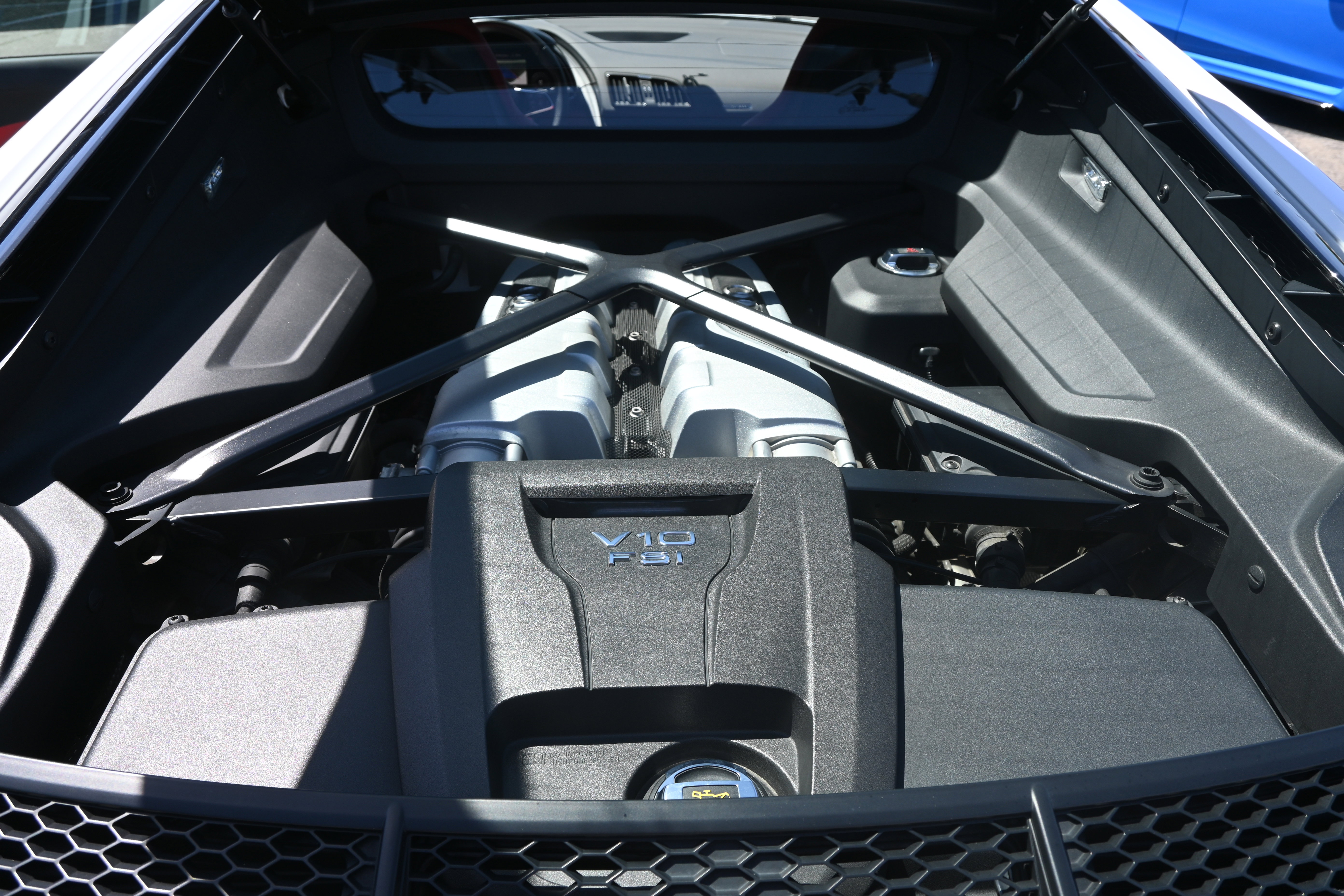 Used 2018 Audi R8 V10 w/ Premium Package RWD image 18