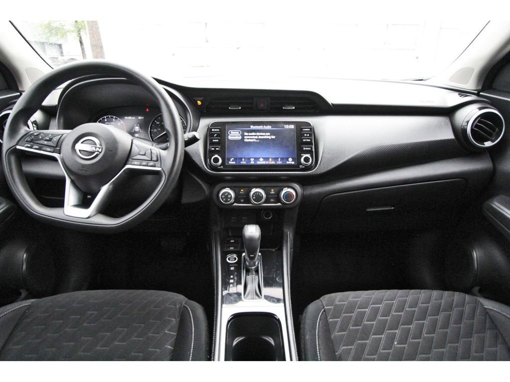 Used 2023 Nissan Kicks SV w/ Interior Electronics Package FWD image 9