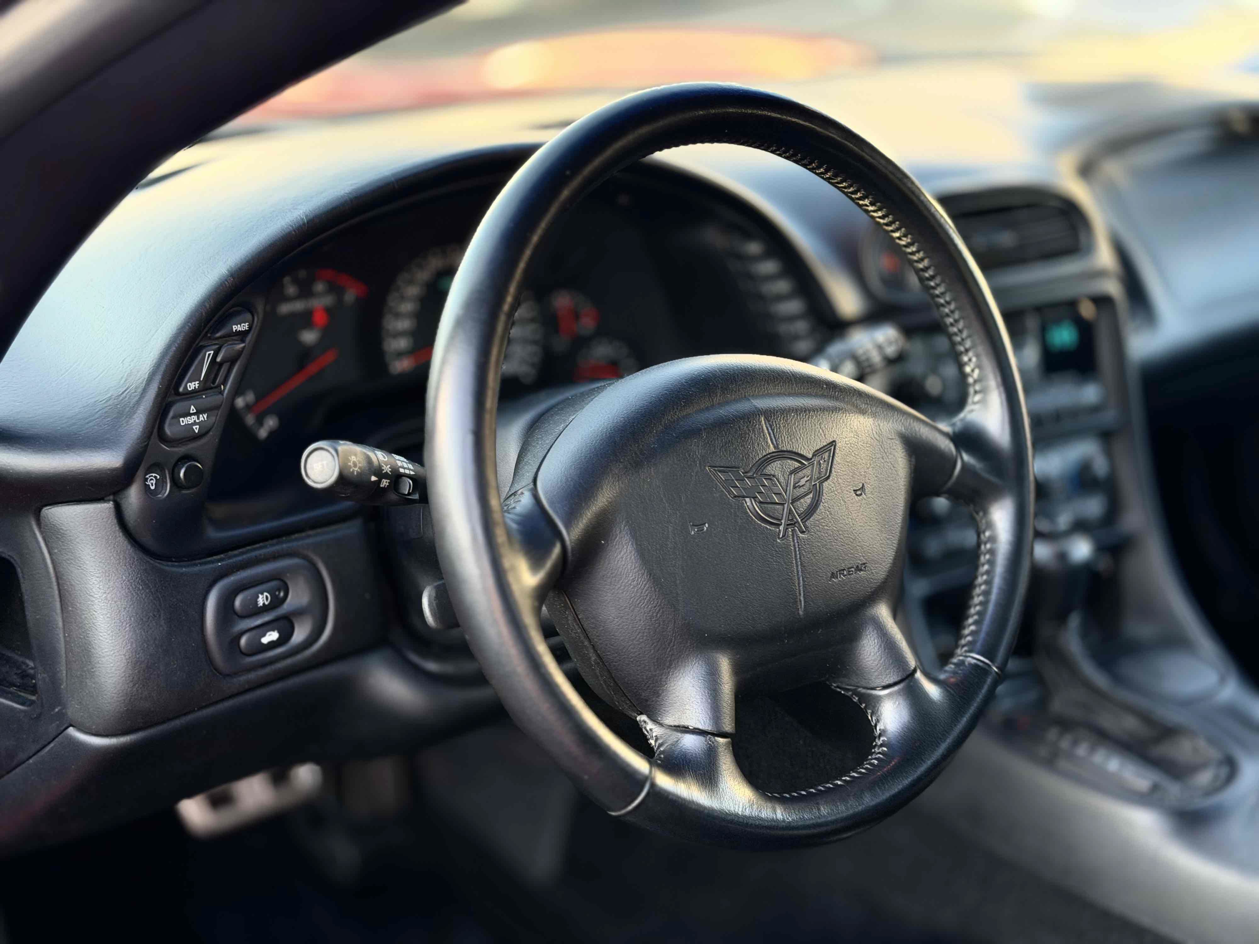 Used 2000 Chevrolet Corvette Coupe w/ Memory Pkg RWD image 18