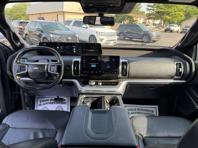 Used 2025 Ford Expedition Platinum w/ Stealth Performance Package AWD/4WD image 2