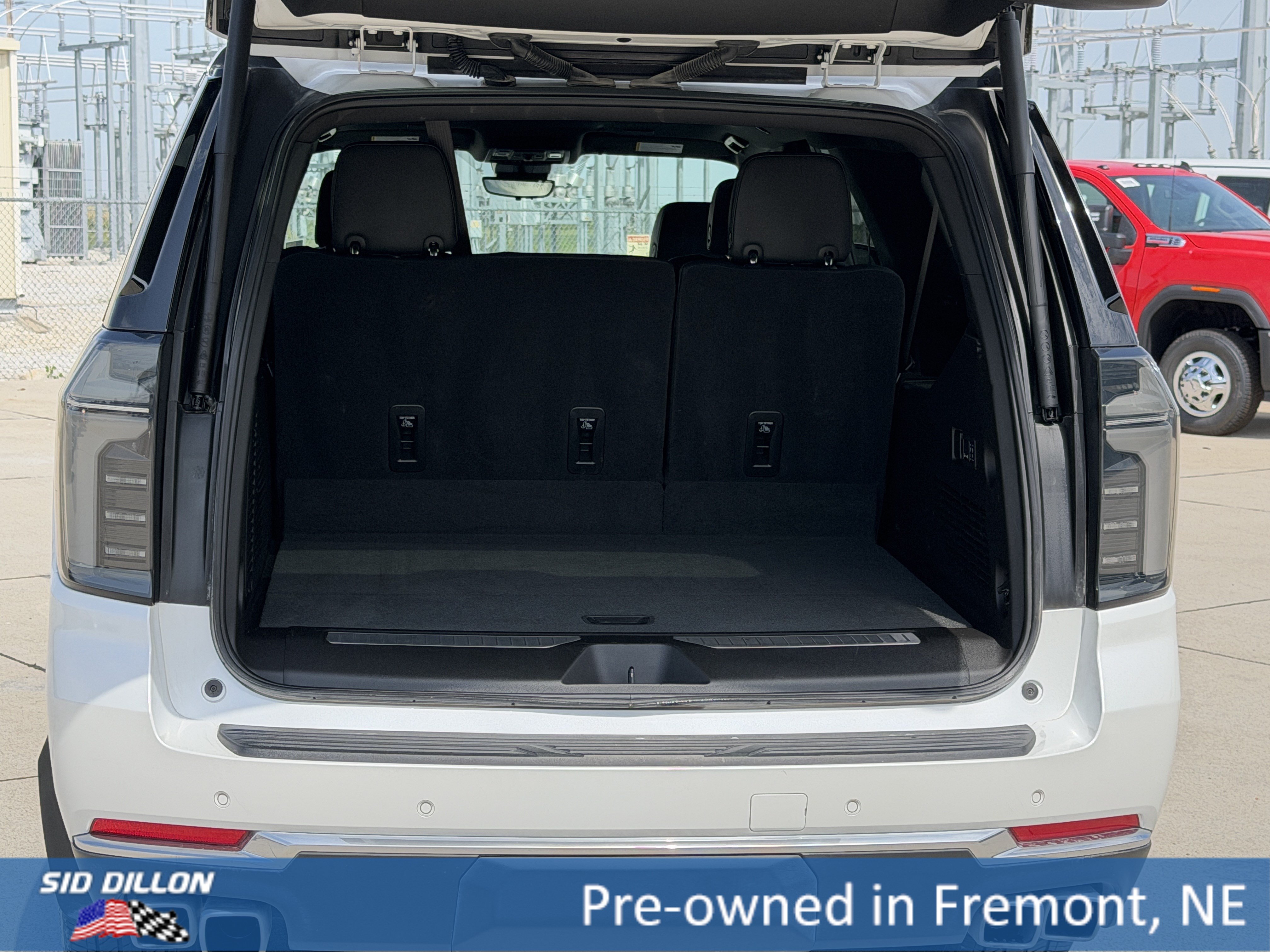 Certified 2025 Chevrolet Suburban High Country AWD/4WD image 5