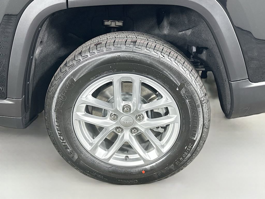 New 2025 Jeep Grand Cherokee L Laredo w/ Luxury Tech Group I image 17