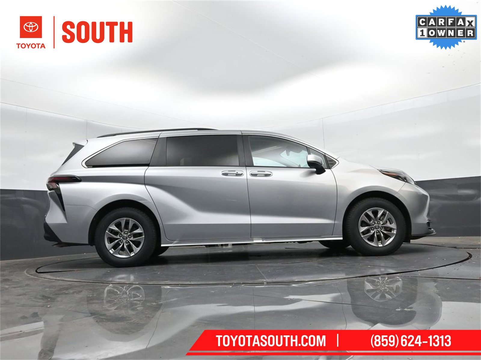Used 2024 Toyota Sienna XLE image 32