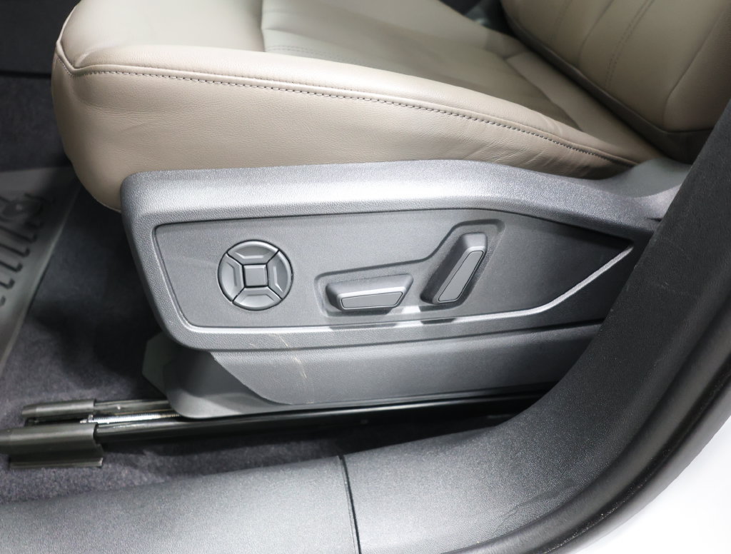 Used 2025 Audi Q5 Premium w/ Convenience Package AWD/4WD image 14