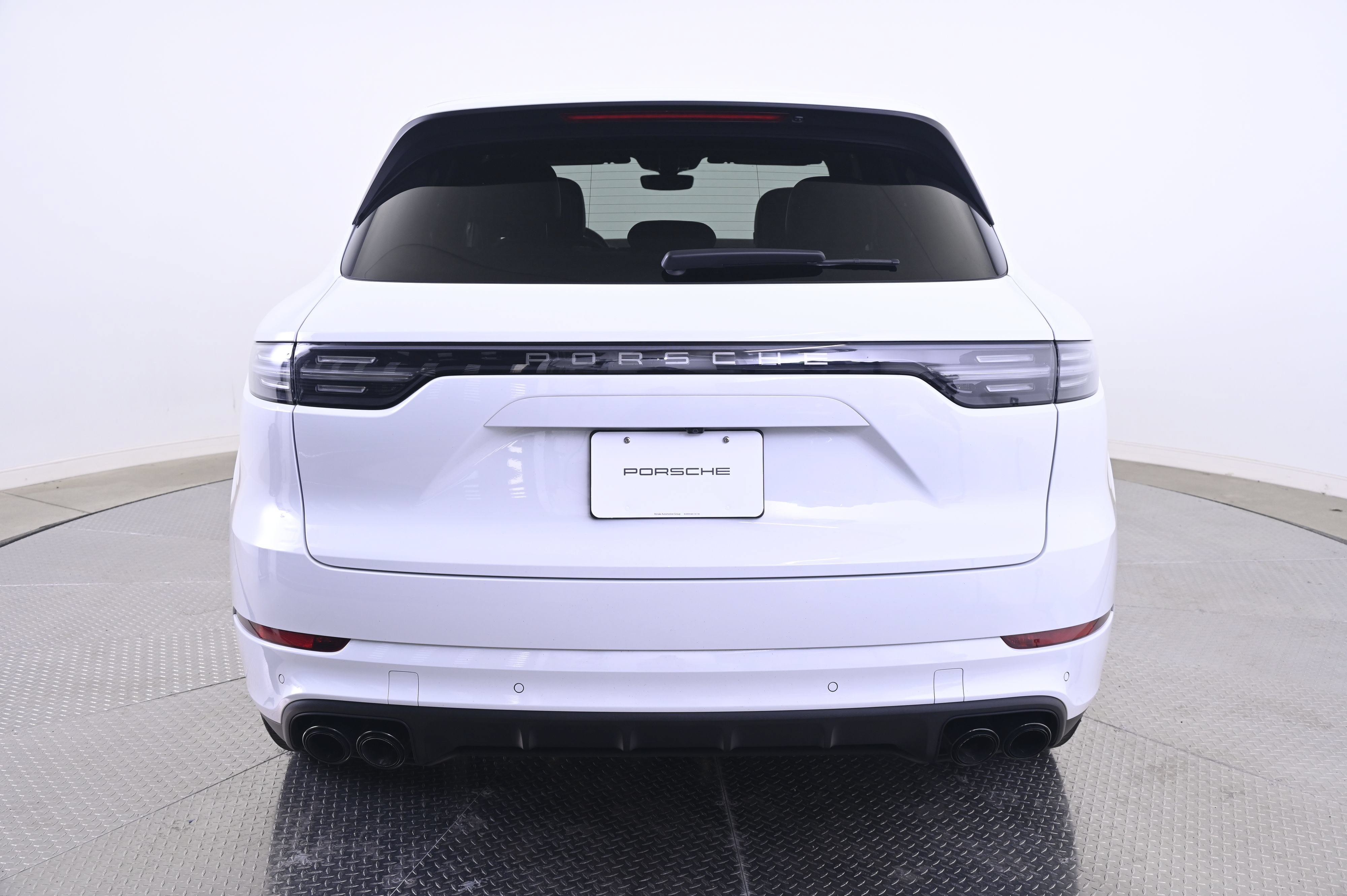 Certified 2023 Porsche Cayenne AWD/4WD image 6