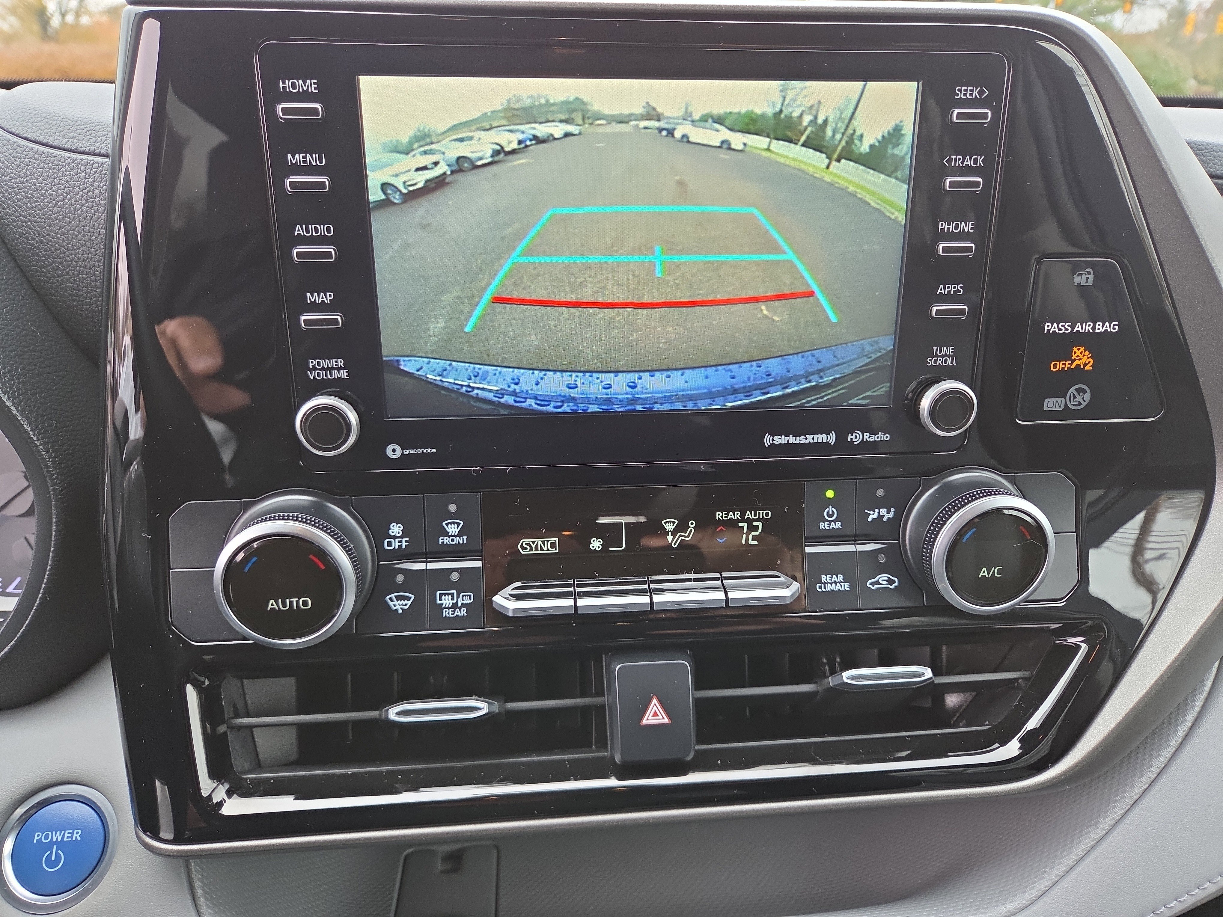 Used 2020 Toyota Highlander LE image 29