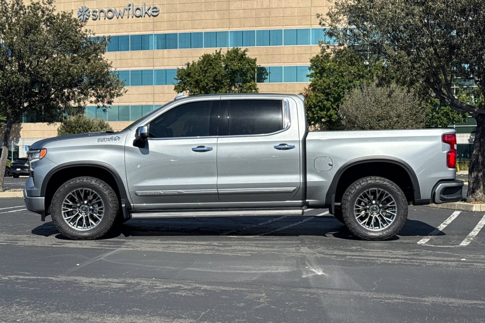 Used 2023 Chevrolet Silverado 1500 High Country w/ High Country Premium Package AWD/4WD image 7
