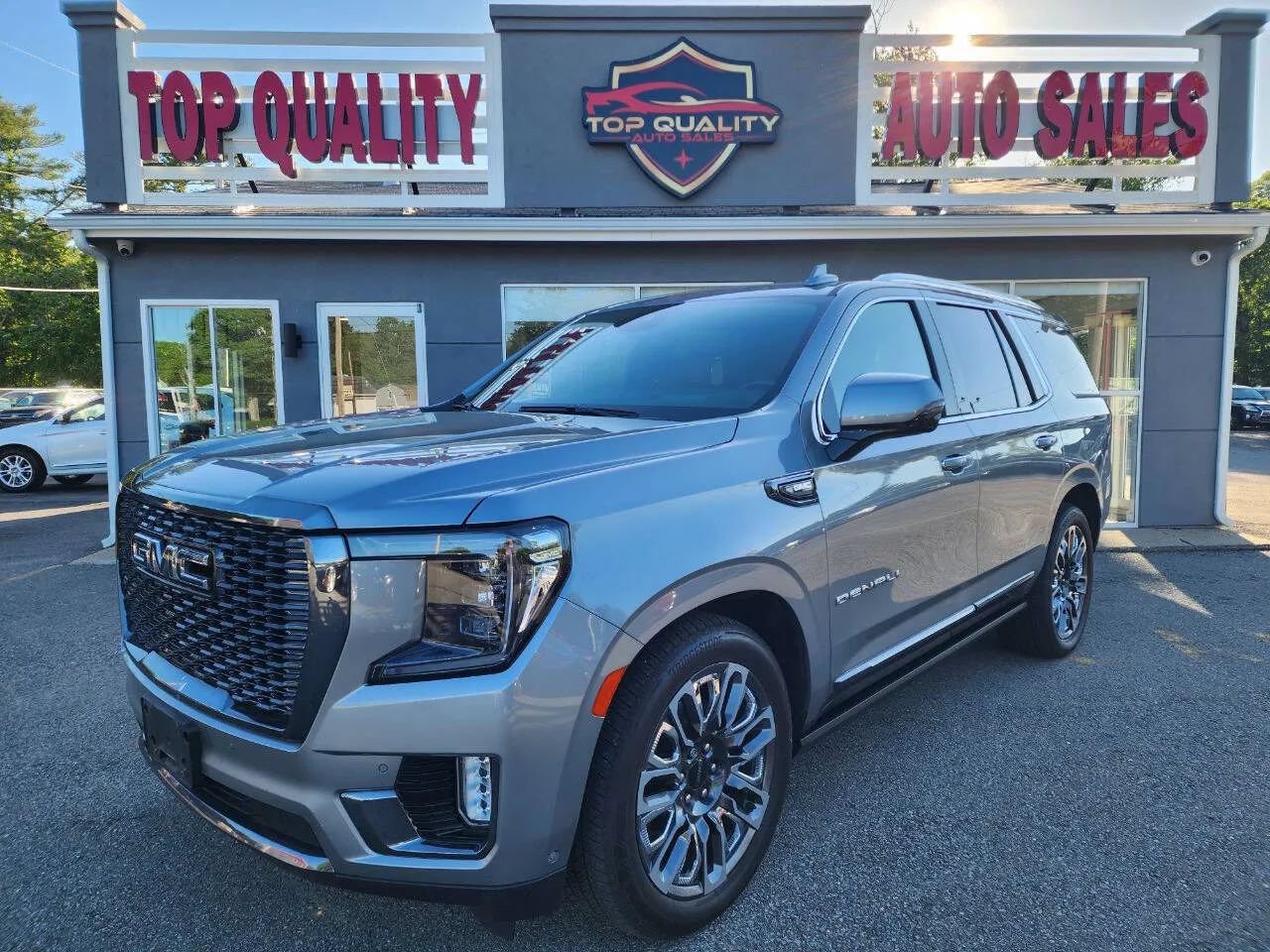 Used 2023 GMC Yukon Denali Ultimate AWD/4WD image 1