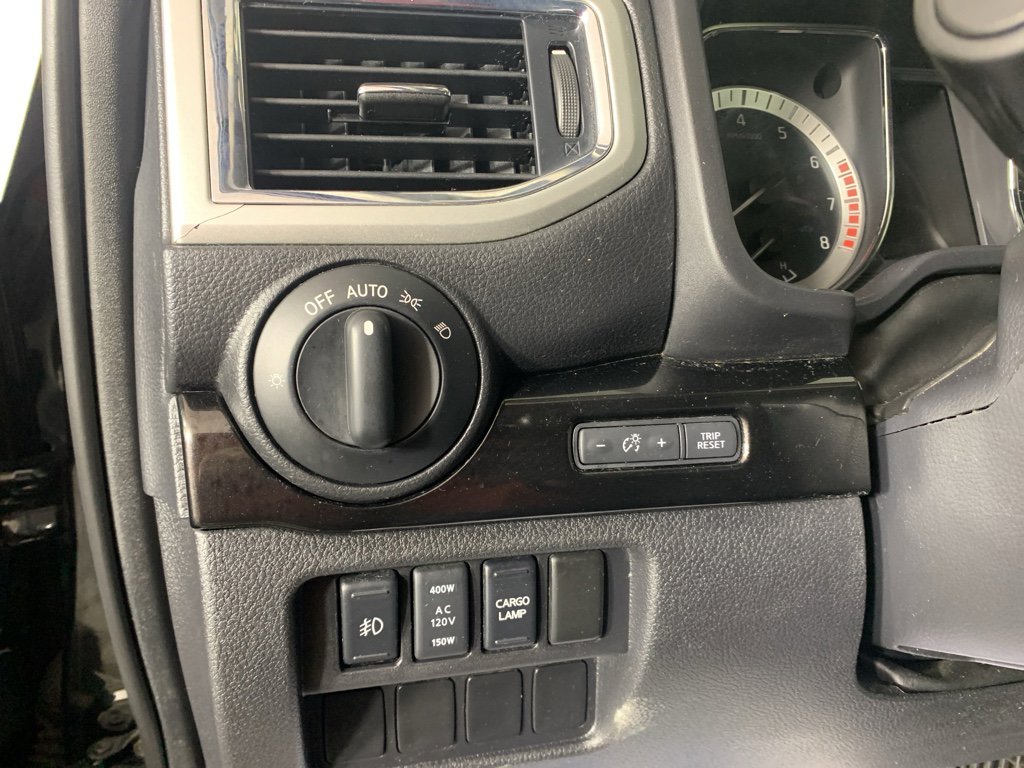 Used 2017 Nissan Titan SV image 17