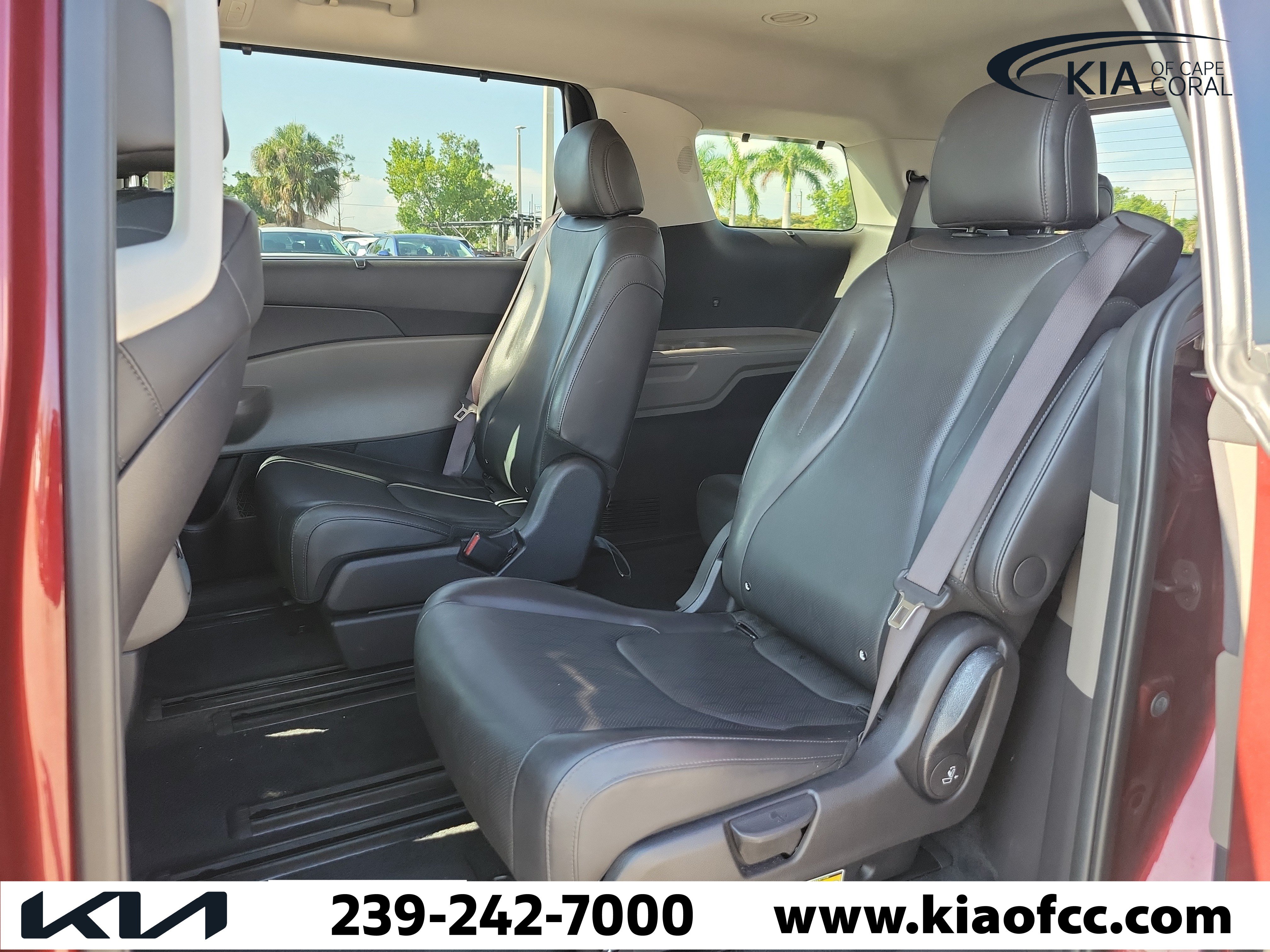 Certified 2025 Kia Carnival EX FWD image 12