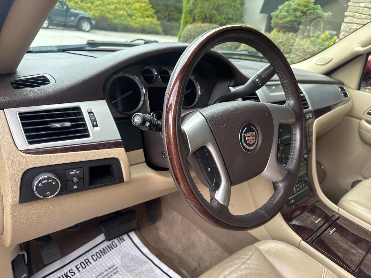 Used 2009 Cadillac Escalade AWD image 22