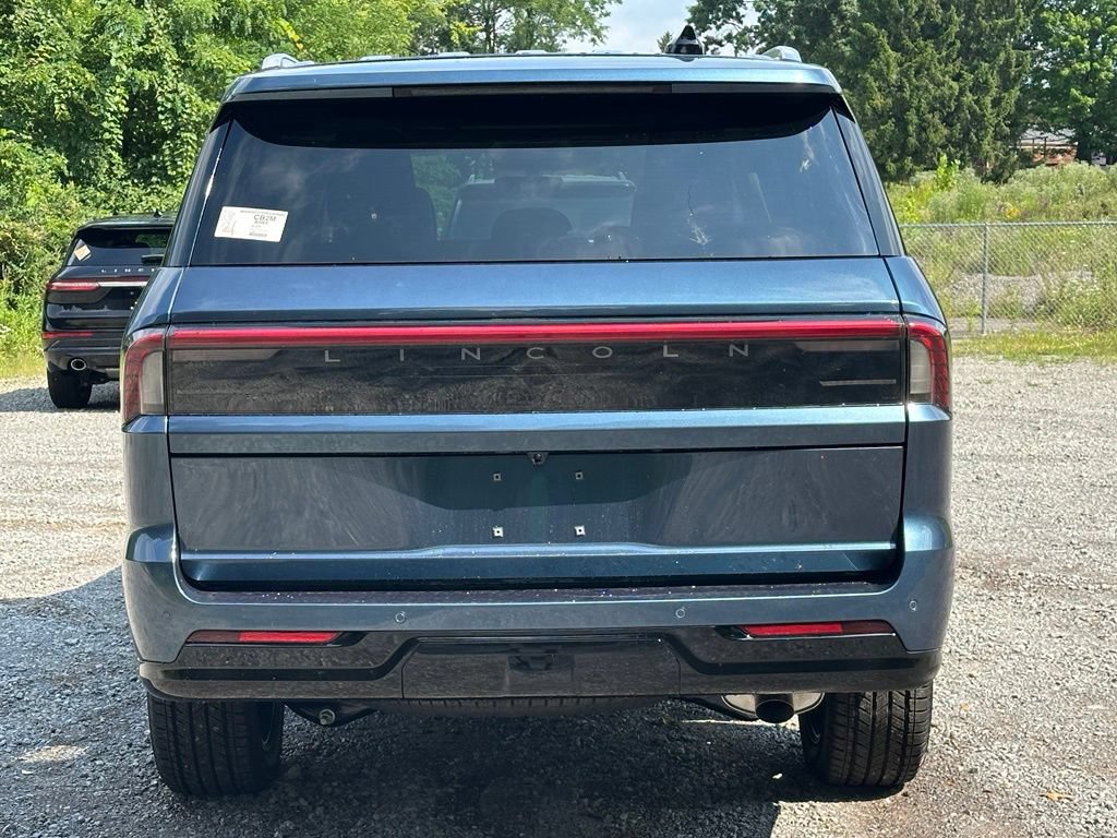 New 2027 Lincoln Navigator Reserve AWD/4WD image 4