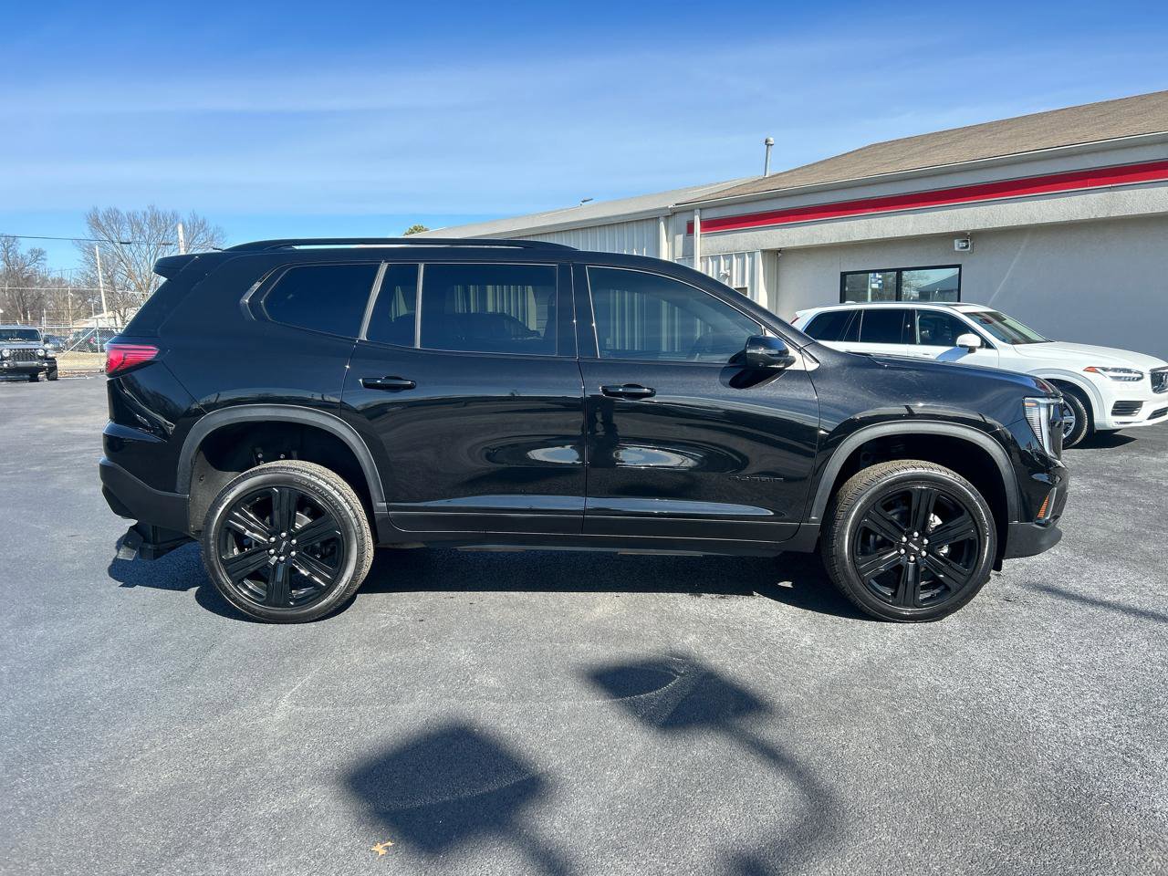 Used 2025 GMC Acadia Elevation w/ Elevation Premium Package image 4