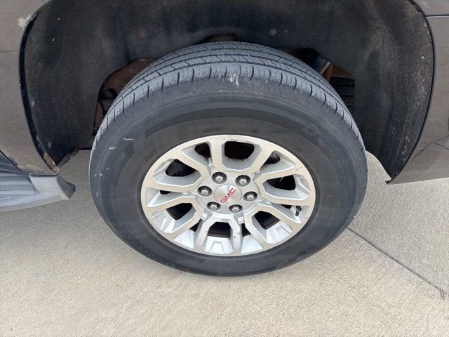 Used 2015 Chevrolet Suburban LT image 11