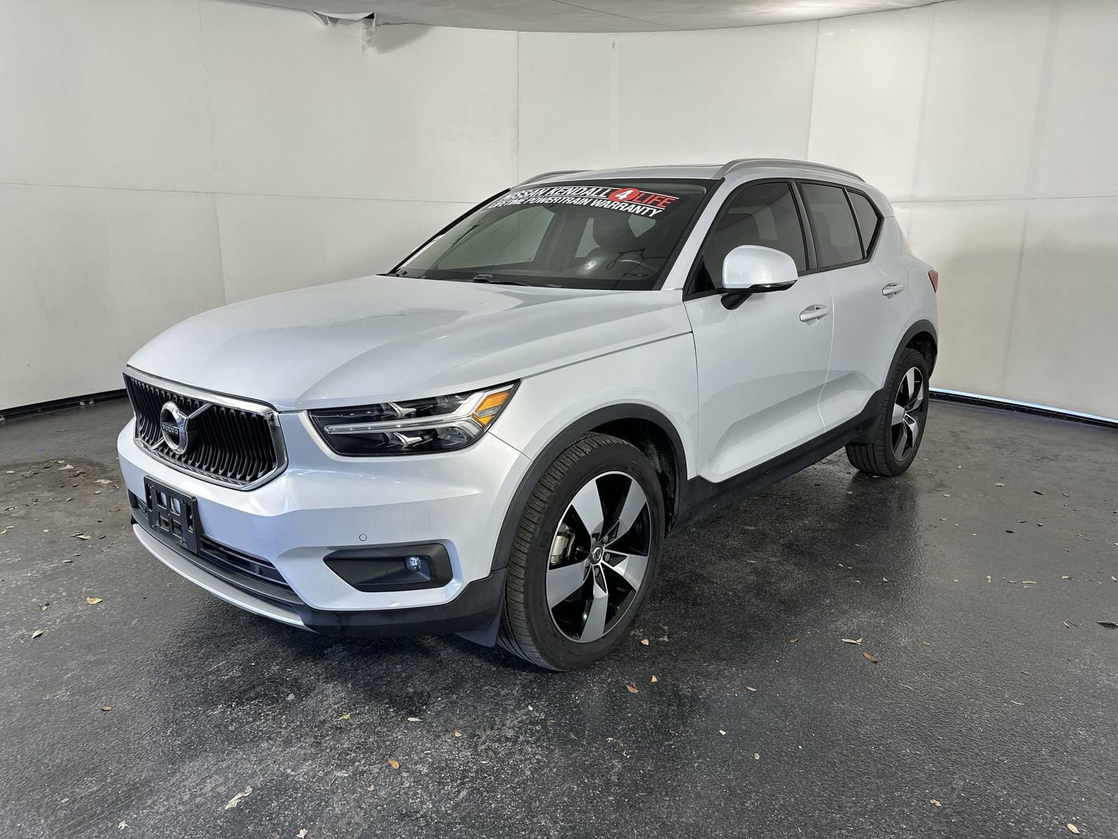 Used 2021 Volvo XC40 T4 Momentum w/ Protection Package Premier image 6