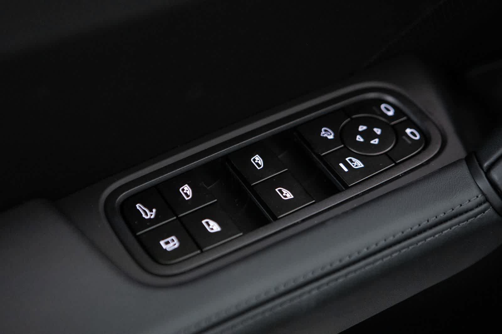 New 2026 Porsche Cayenne Turbo AWD/4WD image 24