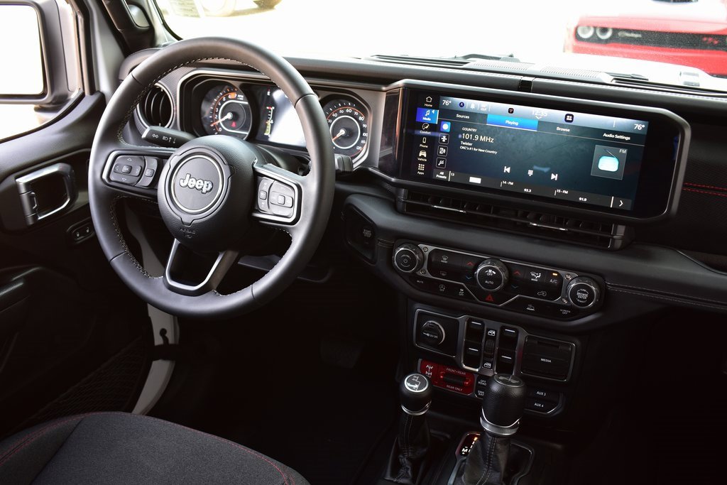 Used 2025 Jeep Wrangler Unlimited Rubicon image 37