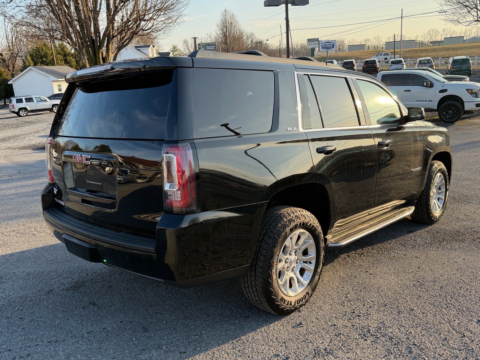 Used 2015 GMC Yukon SLE w/ Convenience Package AWD/4WD image 5