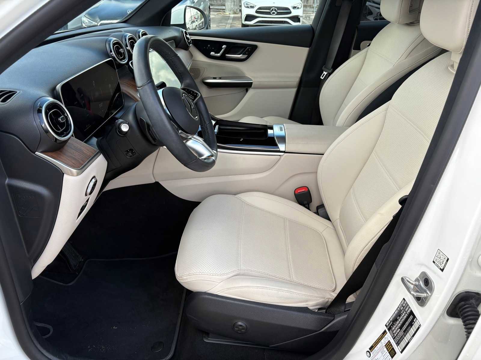 Used 2025 Mercedes-Benz GLC 300 4MATIC image 14