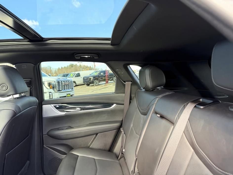 Used 2025 Cadillac XT5 Premium Luxury image 8