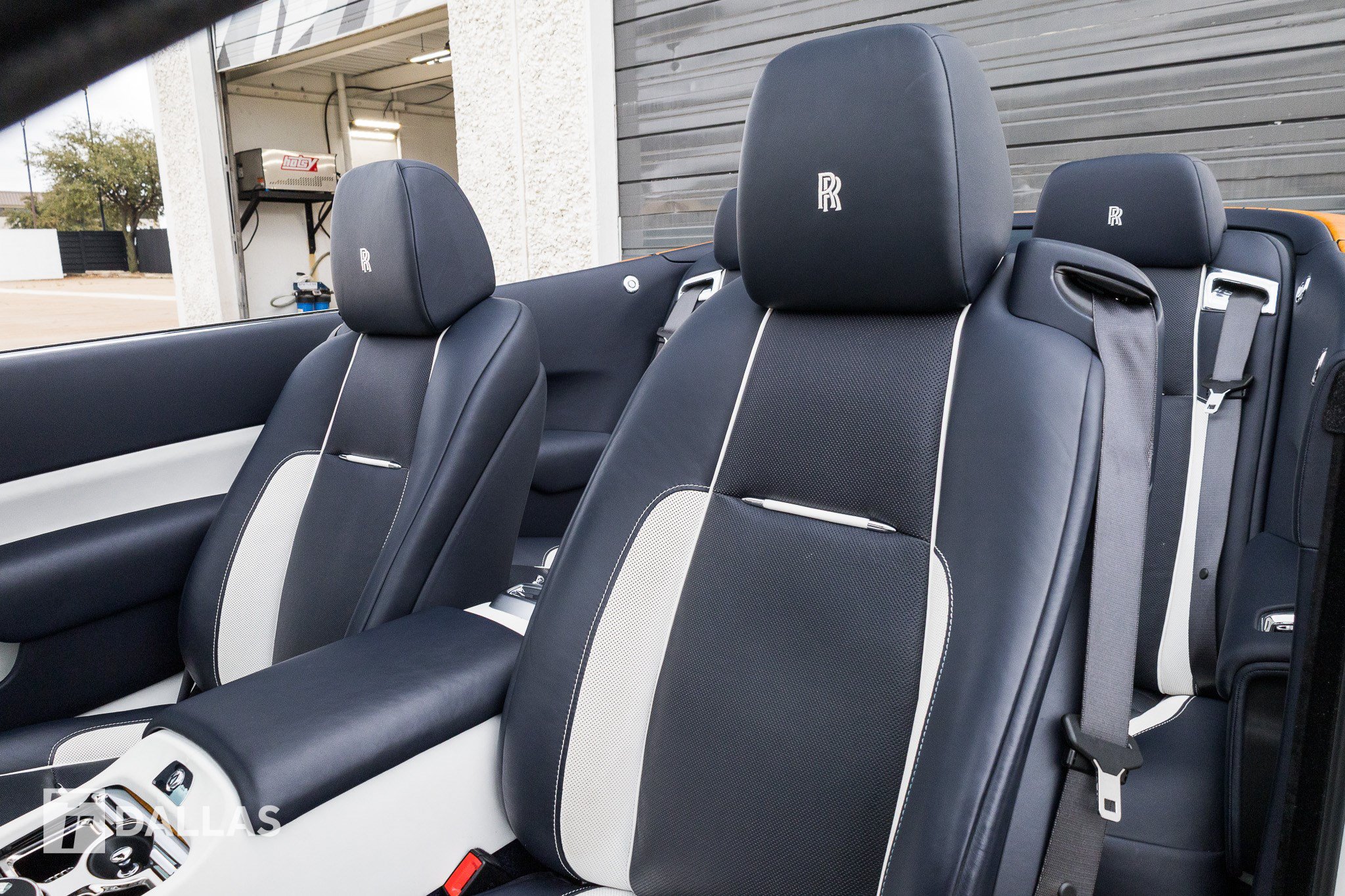 Used 2019 Rolls-Royce Dawn RWD image 22