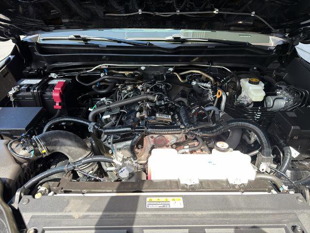 Used 2025 Toyota Tacoma SR5 AWD/4WD image 5