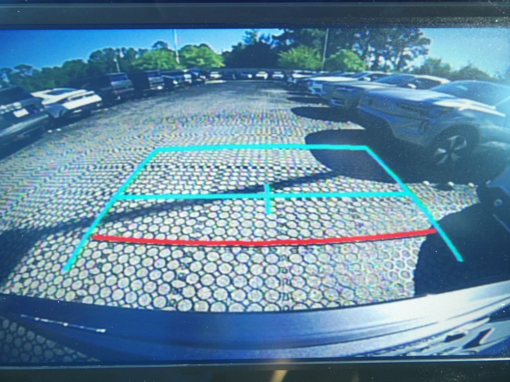 Used 2021 Toyota Highlander XLE FWD image 21