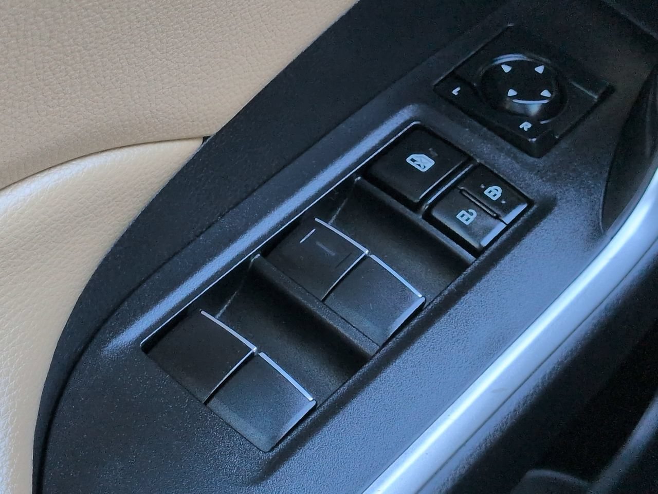 Used 2021 Toyota RAV4 XLE Premium FWD image 24