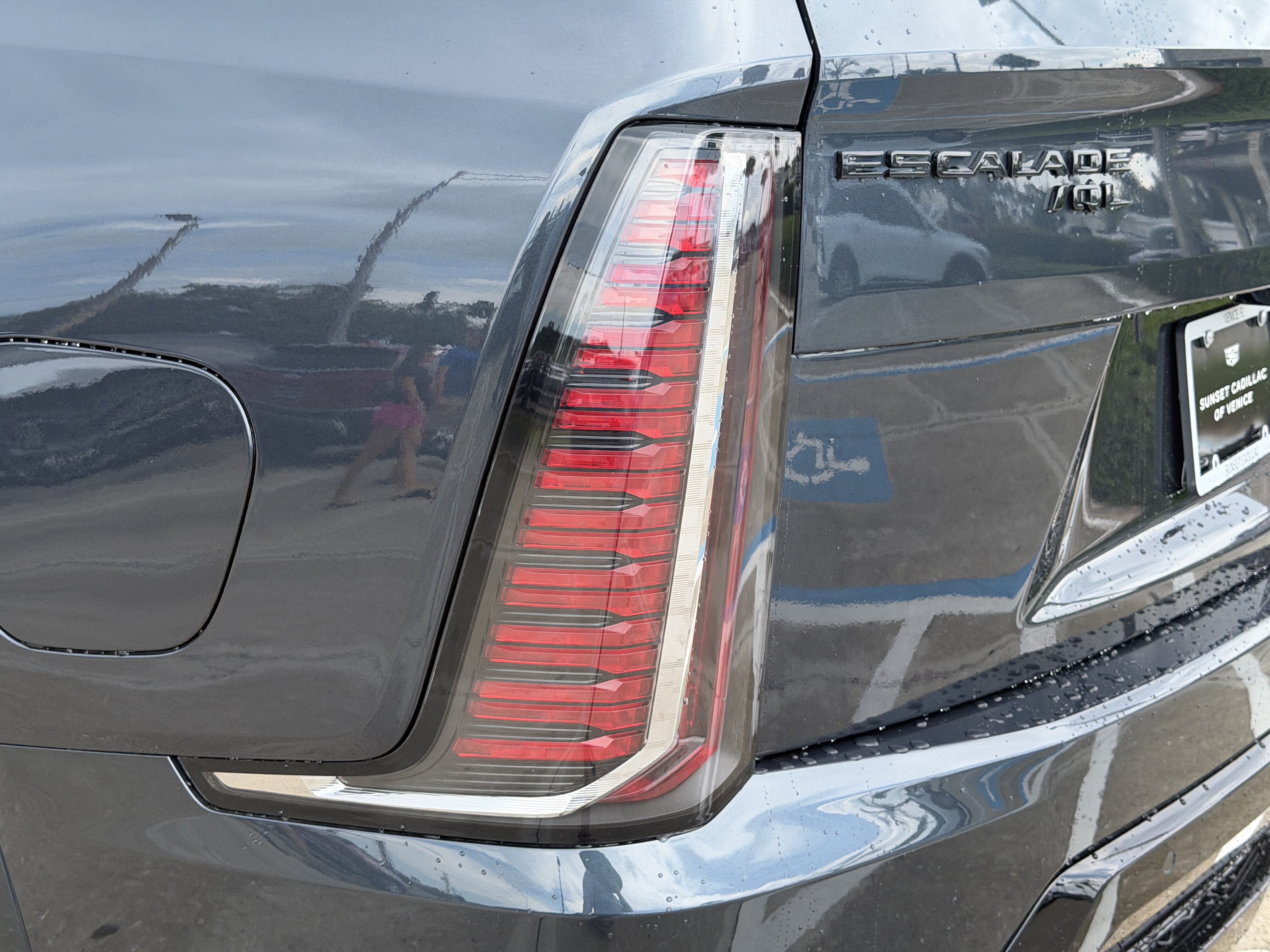 New 2026 Cadillac Escalade IQL Sport 2 w/ LPO, ONYX Package AWD/4WD image 9