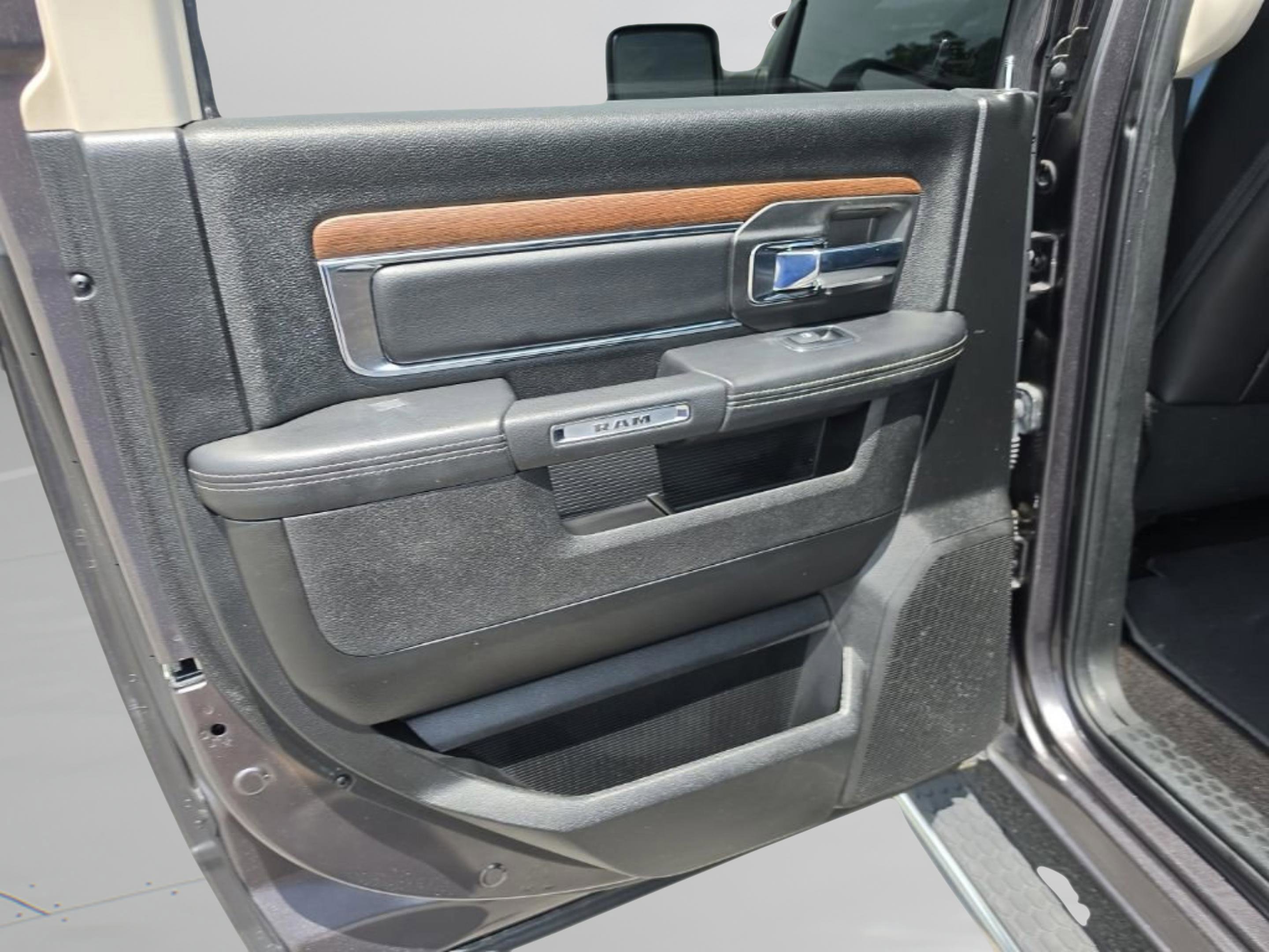 Used 2017 RAM 1500 Laramie w/ Convenience Group RWD image 21