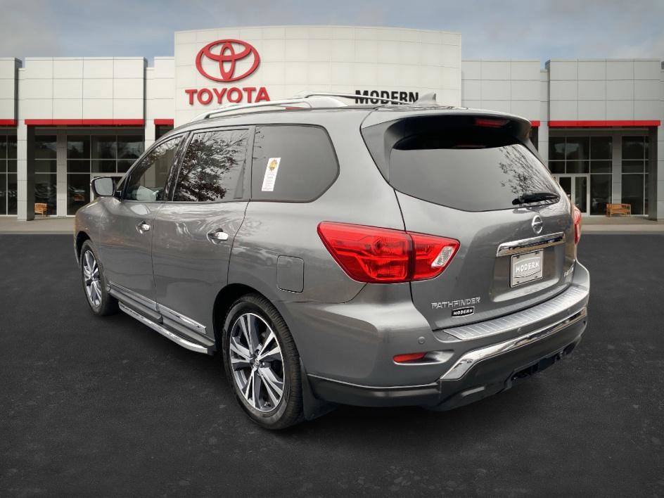 Used 2020 Nissan Pathfinder Platinum image 3