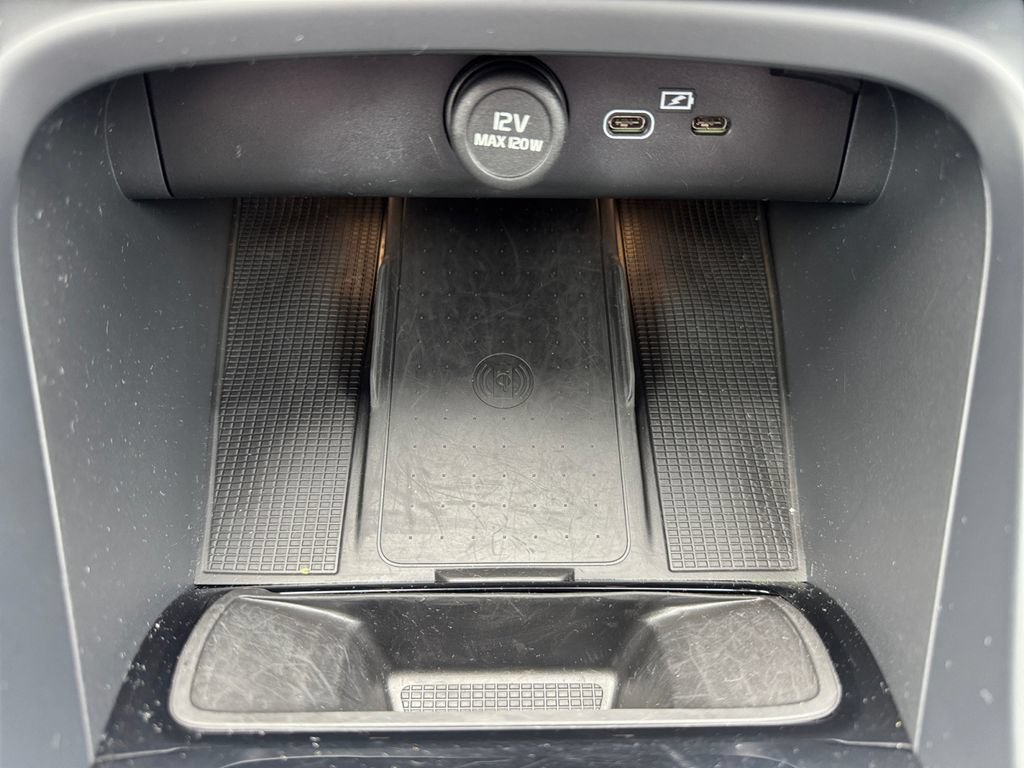 Certified 2026 Volvo XC40 B5 Plus AWD/4WD image 19