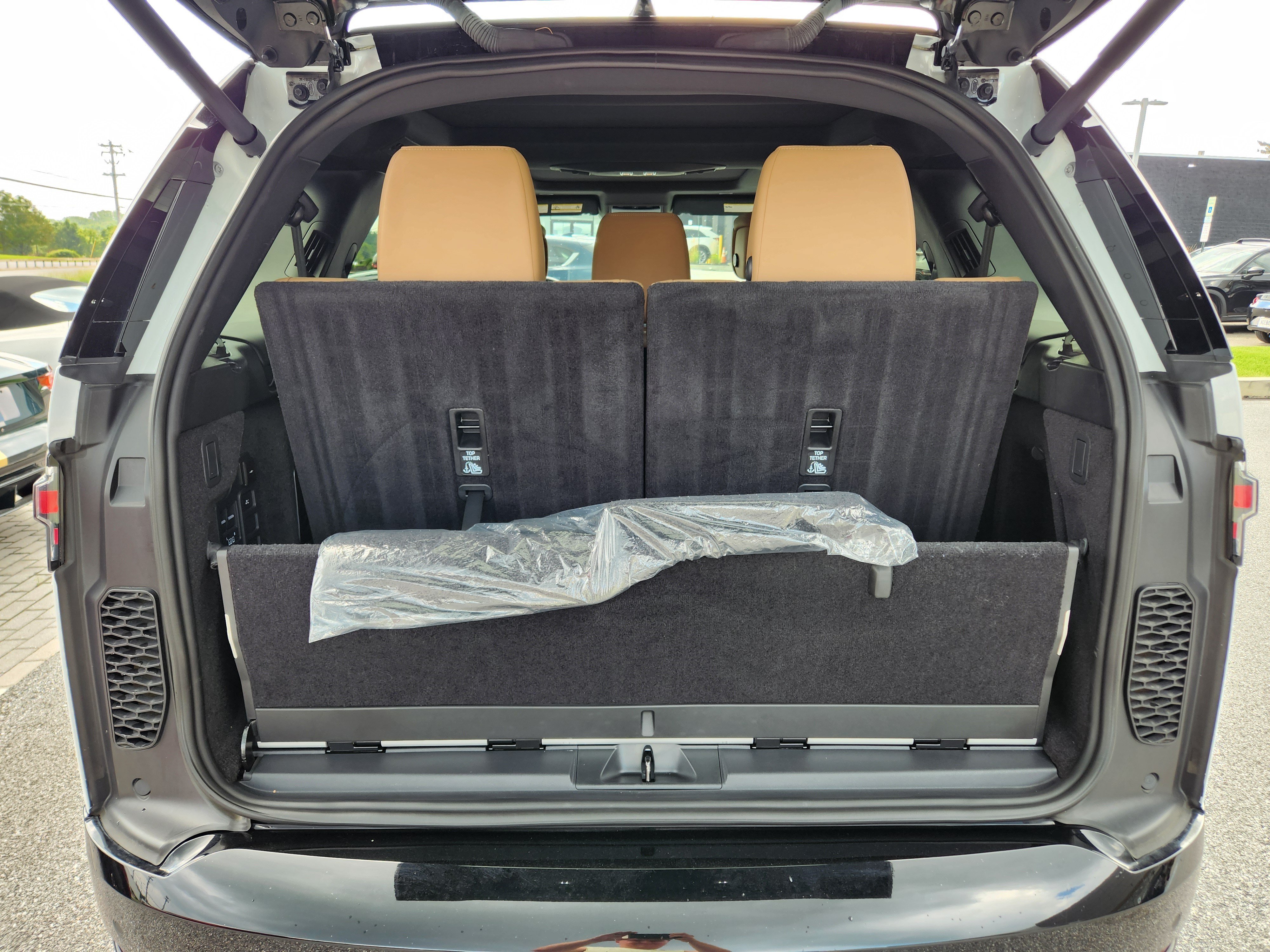 Certified 2024 Land Rover Discovery Dynamic SE AWD/4WD image 8