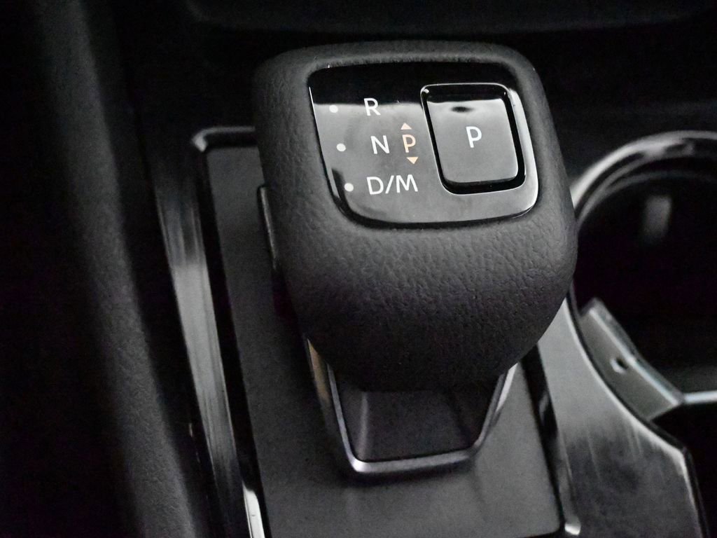 Used 2024 Nissan Rogue S image 18