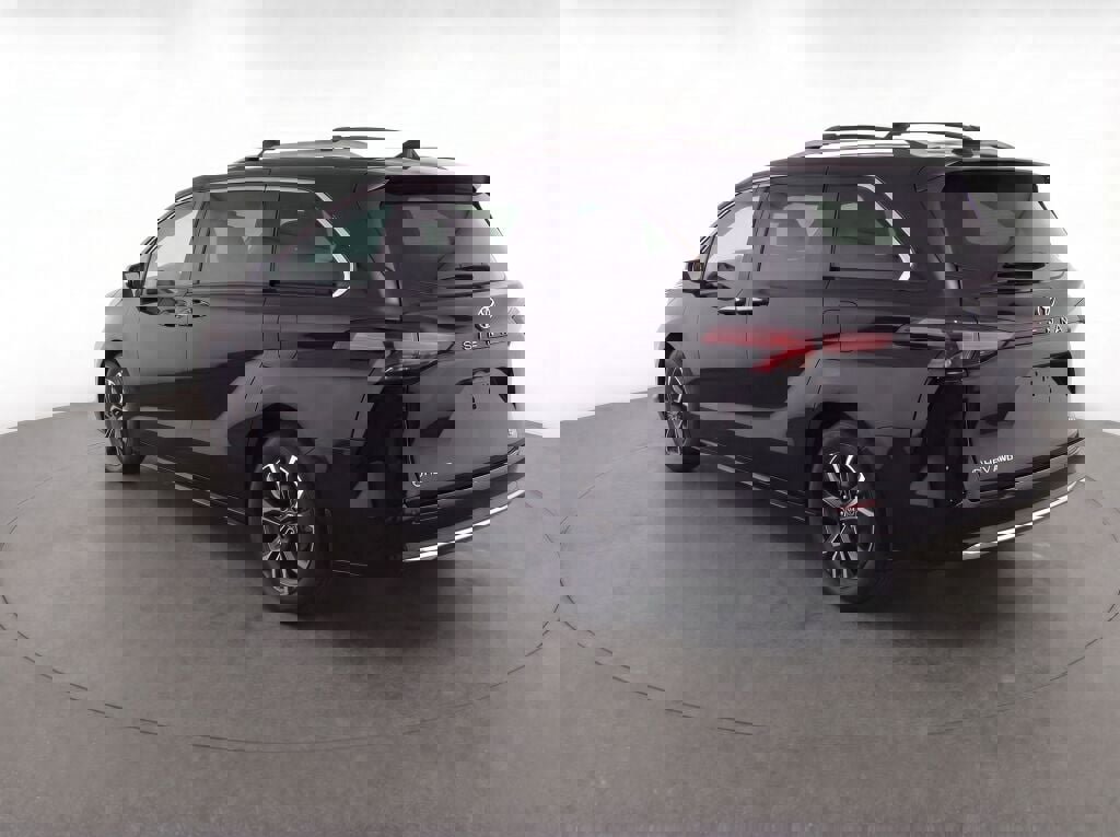 Used 2025 Toyota Sienna Platinum AWD/4WD image 40