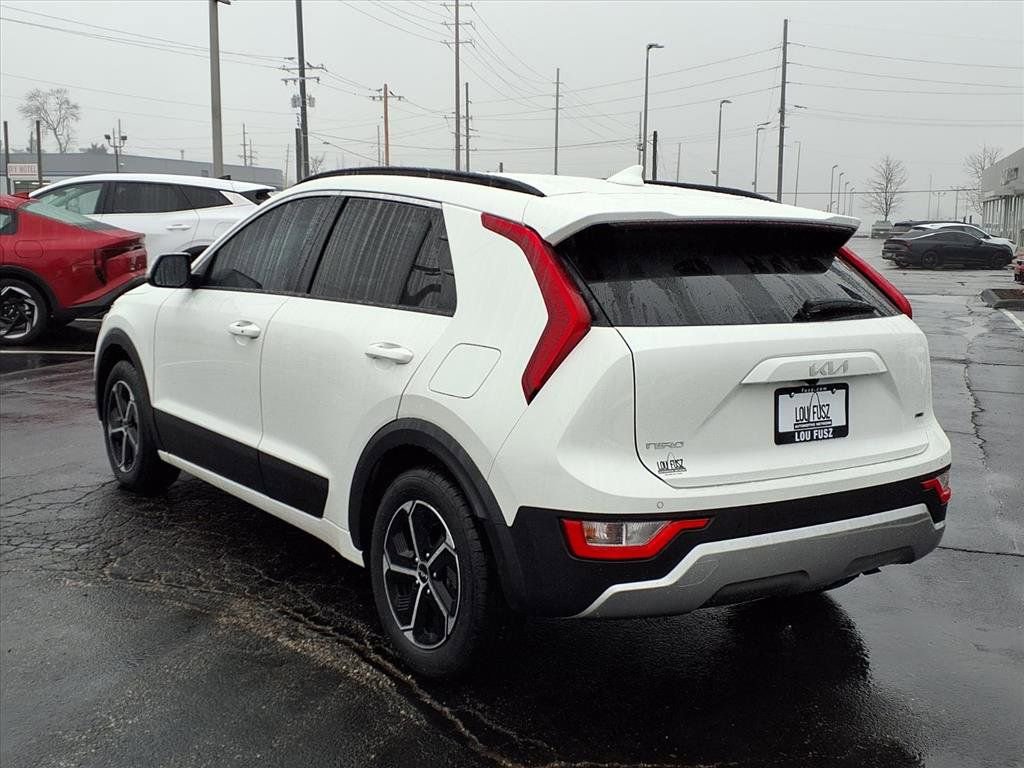 Used 2024 Kia Niro EX image 4