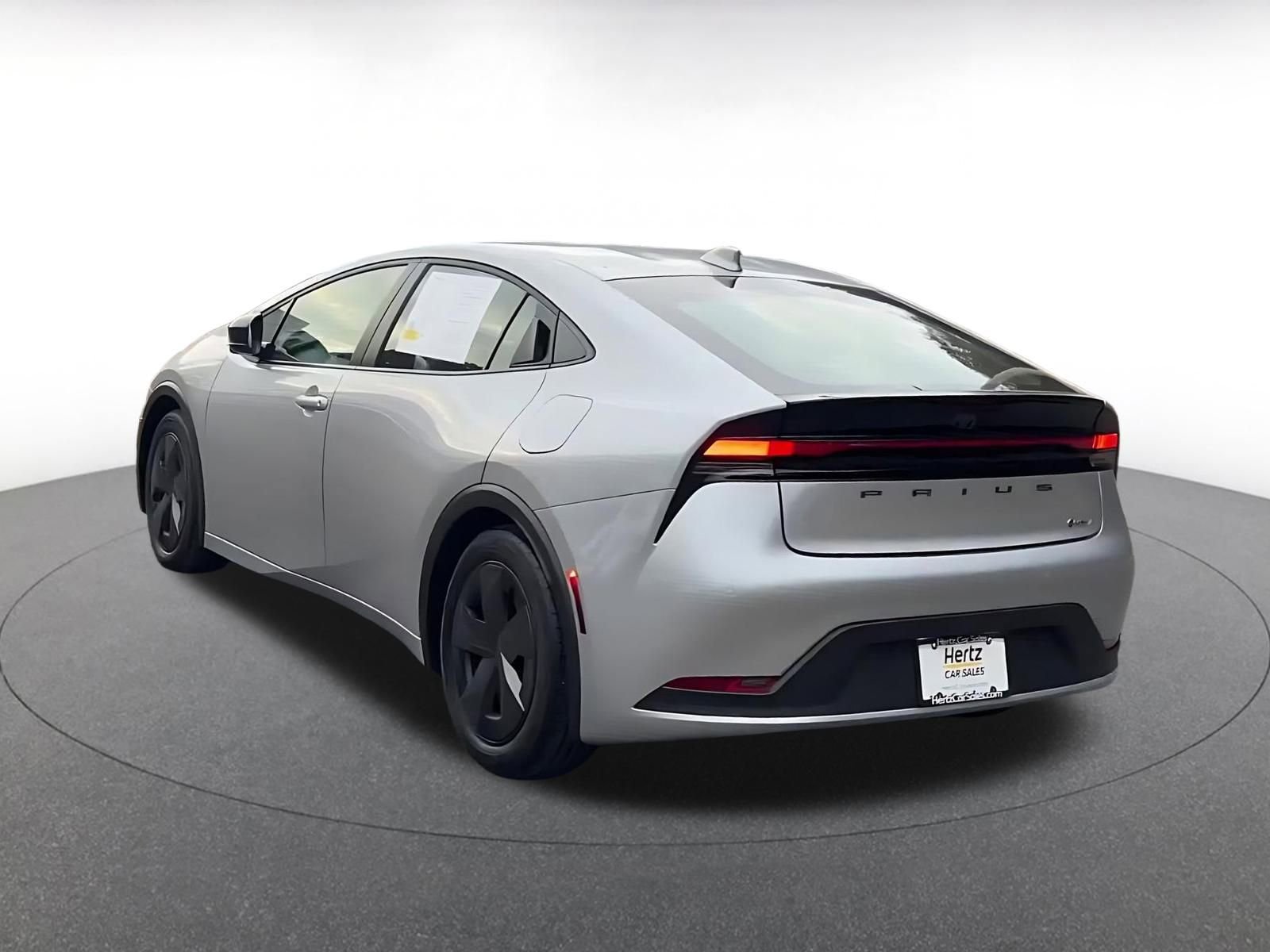 Used 2025 Toyota Prius LE image 11