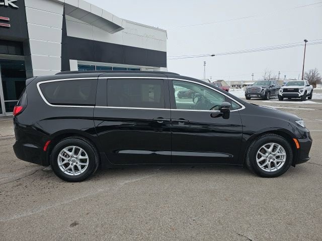 Used 2022 Chrysler Pacifica Touring-L image 8