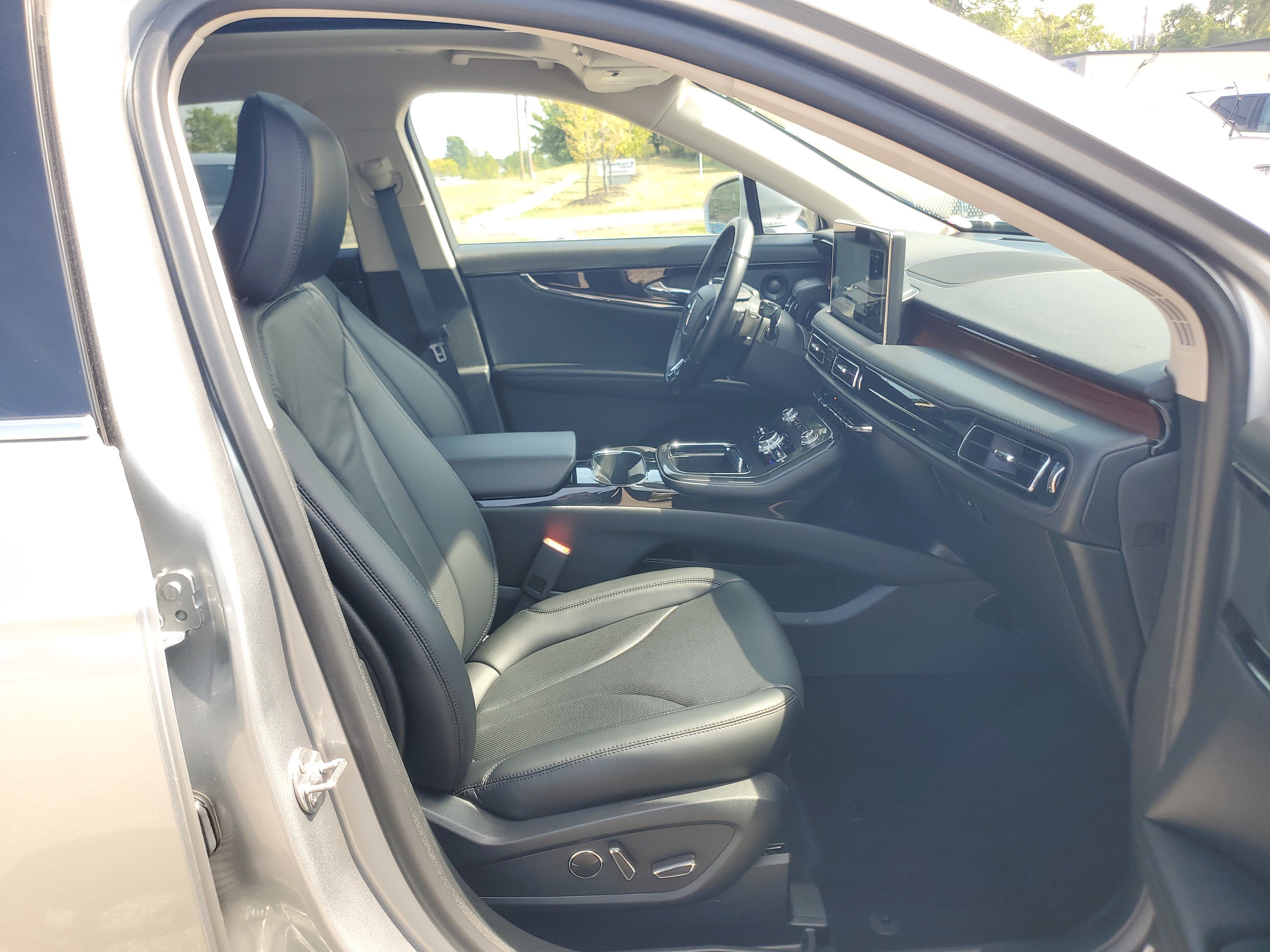 Certified 2023 Lincoln Nautilus Reserve w/ Equipment Group 201A AWD/4WD image 9
