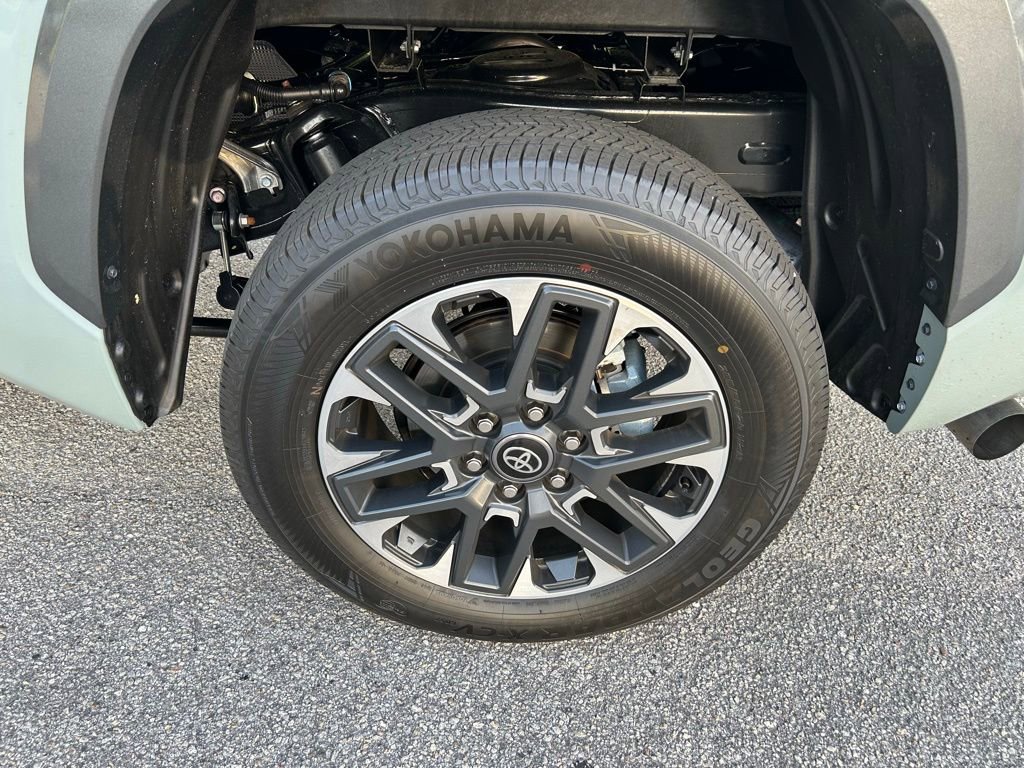 Certified 2026 Toyota Tundra Limited AWD/4WD image 9