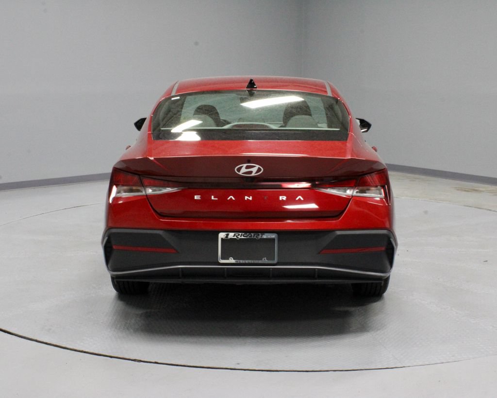 Used 2024 Hyundai Elantra SEL FWD image 10