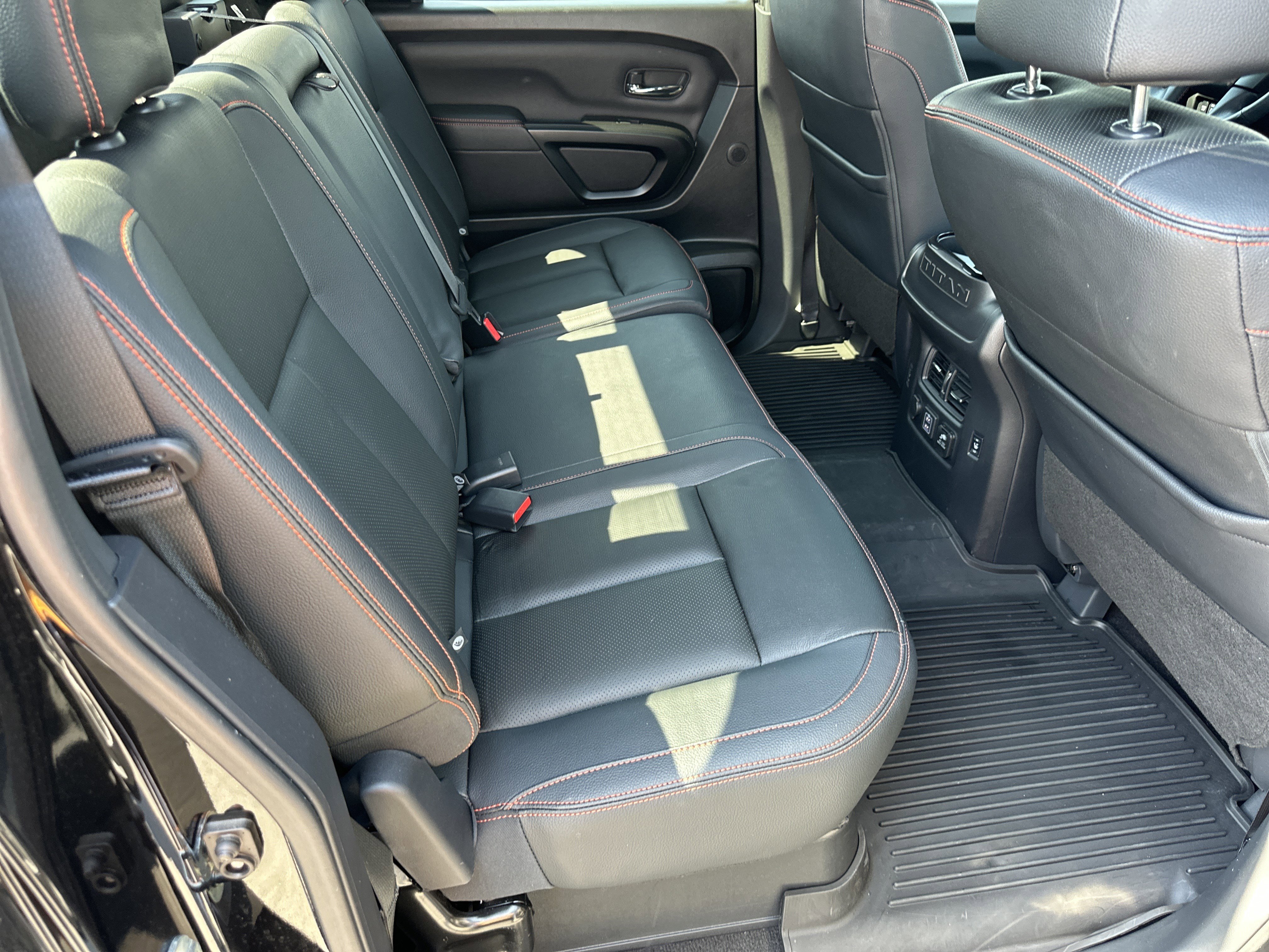 Used 2024 Nissan Titan PRO-4X w/ Pro-4x Convenience Package image 16