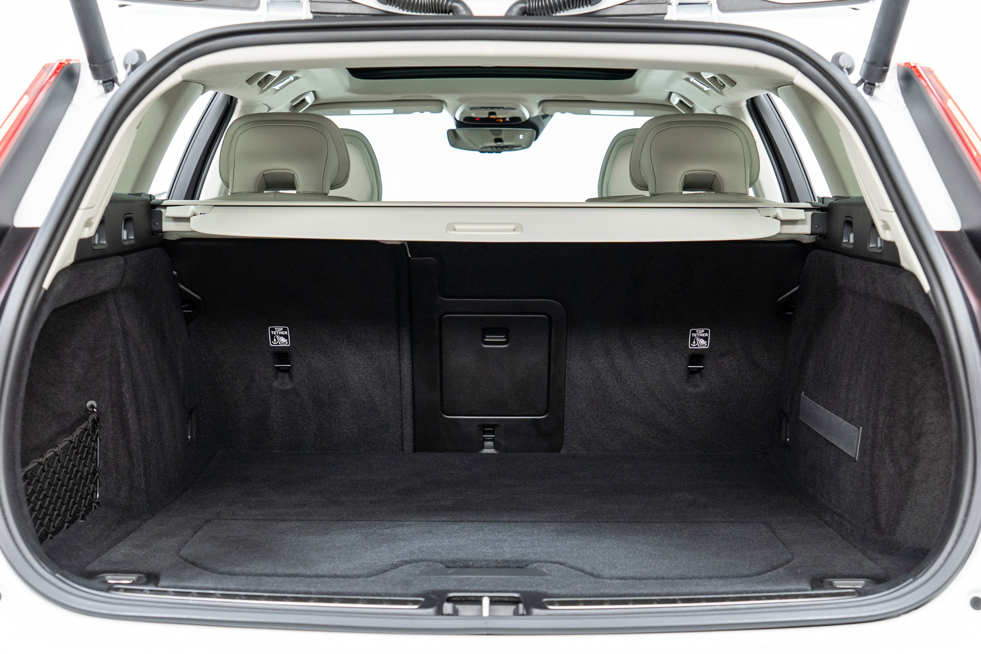 Used 2020 Volvo V60 T5 Cross Country image 10