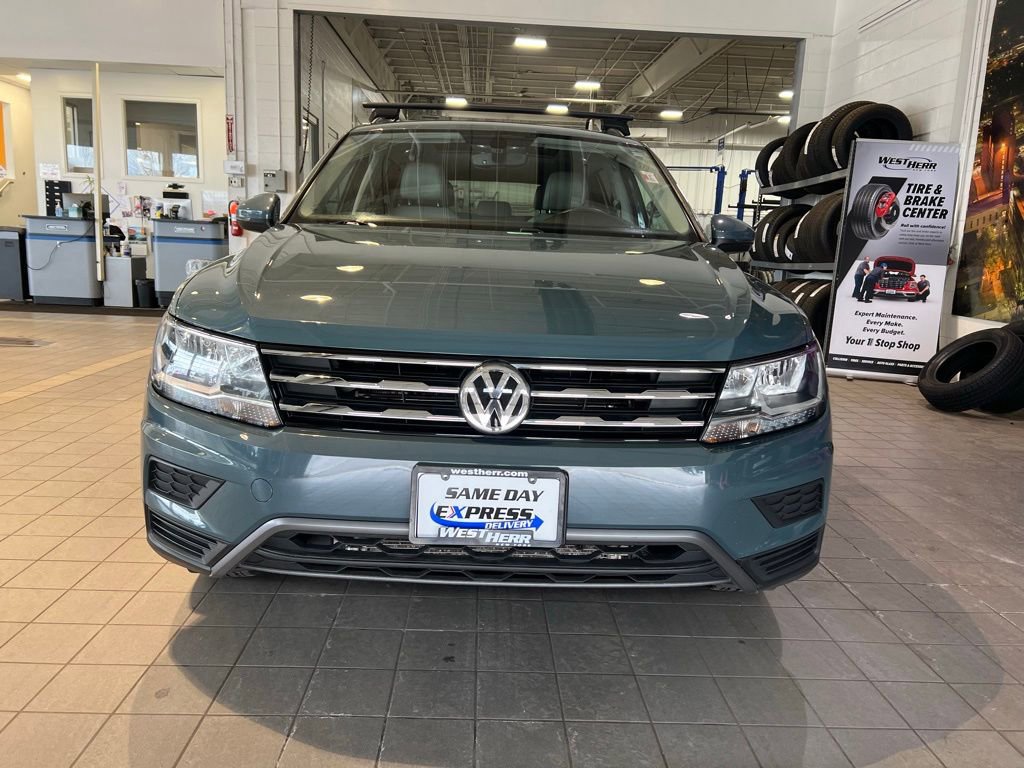 Used 2021 Volkswagen Tiguan SE w/ Panoramic Sunroof Package image 2