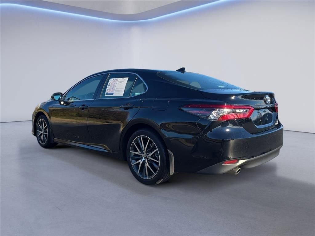 Used 2024 Toyota Camry XLE image 3