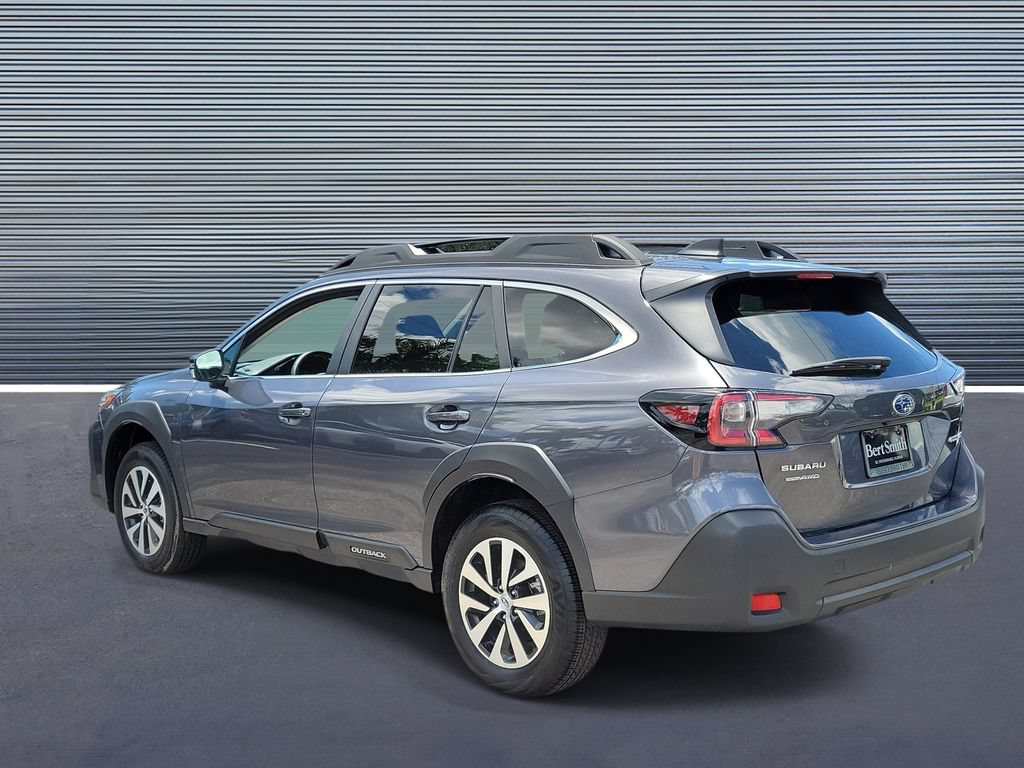 Used 2025 Subaru Outback Premium AWD/4WD image 4