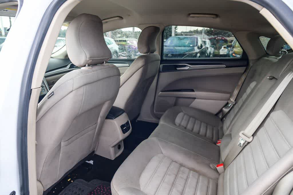 Used 2019 Ford Fusion SE FWD image 17