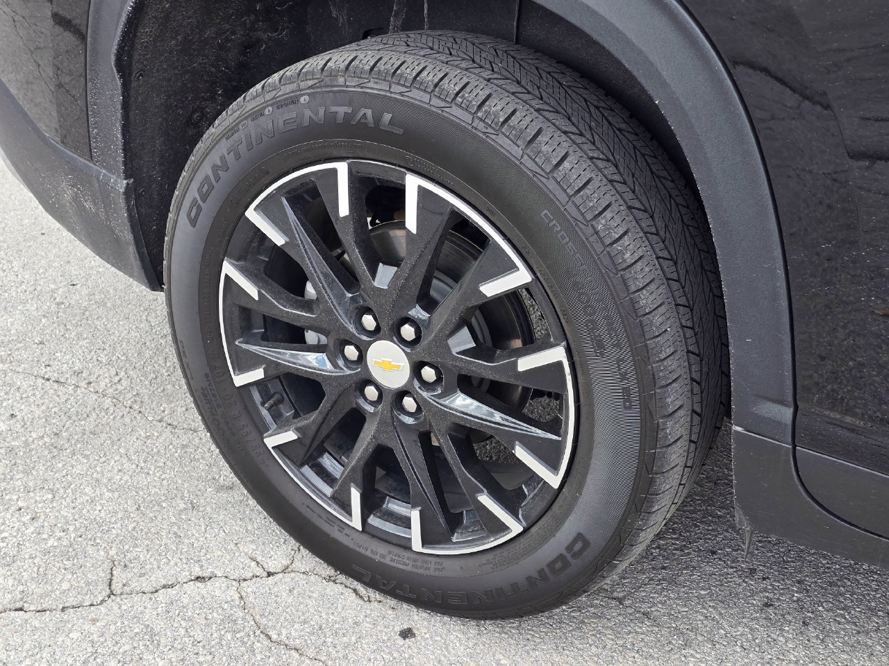 Used 2025 Chevrolet Traverse LT w/ Sun and Wheel Package AWD/4WD image 8
