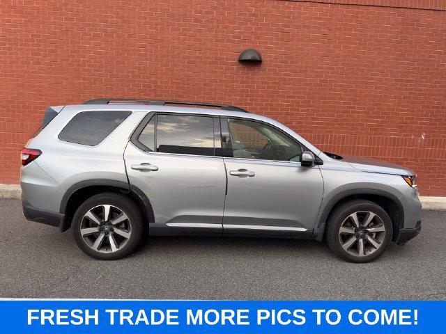 Used 2024 Honda Pilot Elite image 1