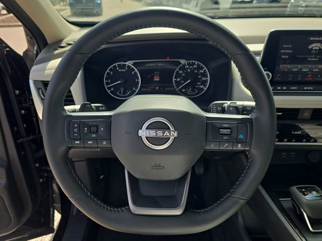 Certified 2025 Nissan Rogue SV FWD image 30